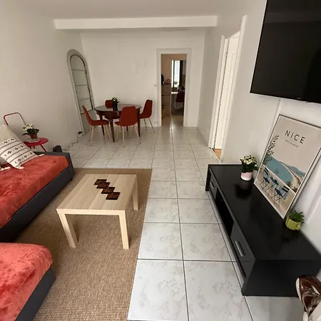Cosy In With Balcony Parking Apartment